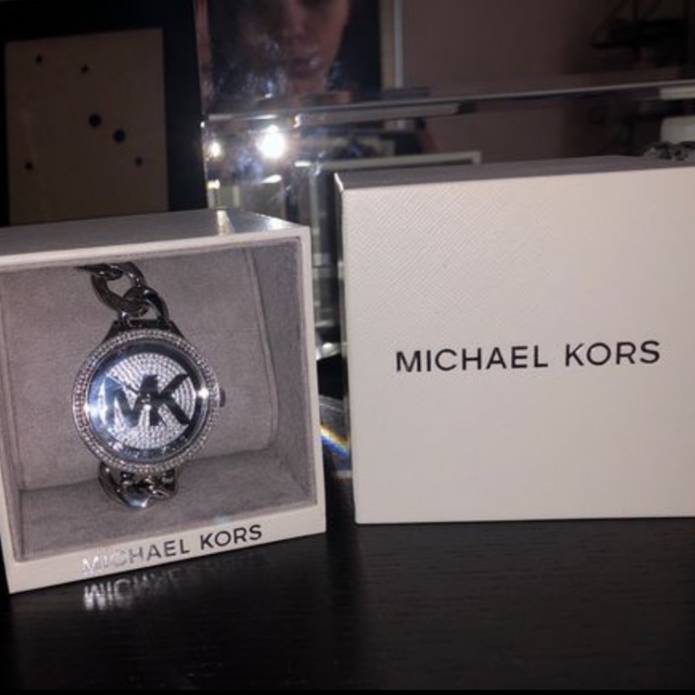 MICHAEL KORS WOMENS WATCH - Picture 2 of 3